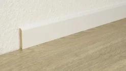 Sockelleiste L/B/H: ca. 250x1x5,8 cm pro Stück