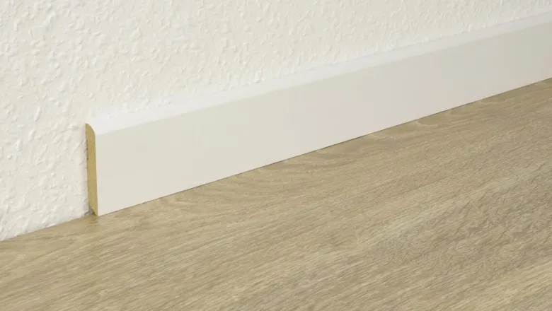 Sockelleiste L/B/H: ca. 250x1x5,8 cm pro Stück