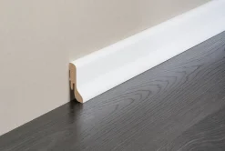 Sockelleiste L/B/H: ca. 250x2x6 cm pro Stück
