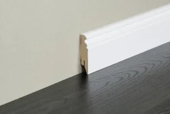 Sockelleiste L/B/H: ca. 250x1,6x8 cm pro Stück