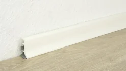Sockelleiste L/B/H: ca. 250x1,9x4,8 cm pro Stück