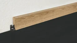 Sockelleiste L/B/H: ca. 250x1,8x5,8 cm pro Stück