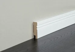 Sockelleiste L/B/H: ca. 250x1,9x6,9 cm pro Stück