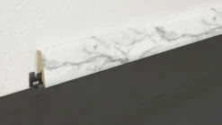 Sockelleiste L/B/H: ca. 250x1,8x5,8 cm pro Stück