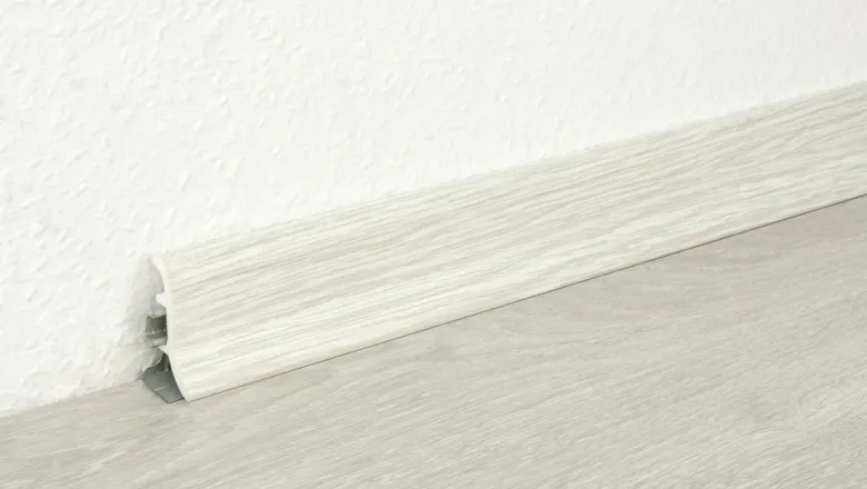 Sockelleiste L/B/H: ca. 250x1,9x4,8 cm pro Stück