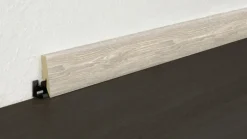 Sockelleiste L/B/H: ca. 250x1,8x5,8 cm pro Stück