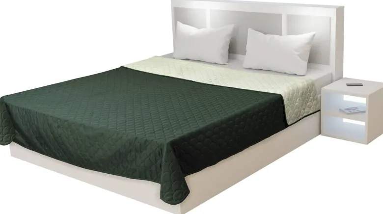 Tagesdecke dunkelgrün Polyester B/L: ca. 160x220 cm